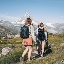 Wandern mit Blick auf das Matterhorn  | © Gabriel Perren